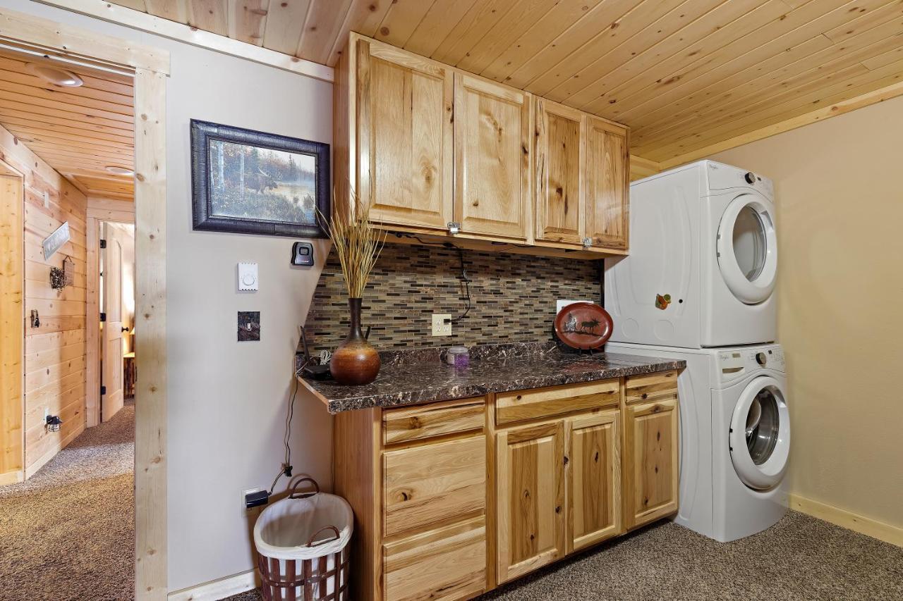 Huckleberry Hollow By Kabino Hot Tub Firepit Ps2 Satellite Grill Wifi Golf Course Island Park Exterior foto